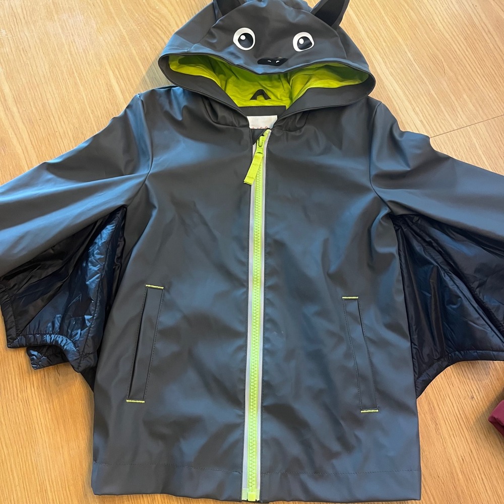 Boys Bat Rain Jacket Raincoat with hood & Puma Puffer Vest. Size 4T - Picture 4 of 5